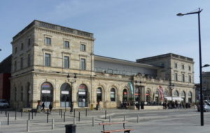 Les gares de Bordeaux-Isciane-Labatut